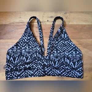 🔥 Victoria’s Secret VSX Sport Bra – Size L – Black/Gray Geometric – Open Back